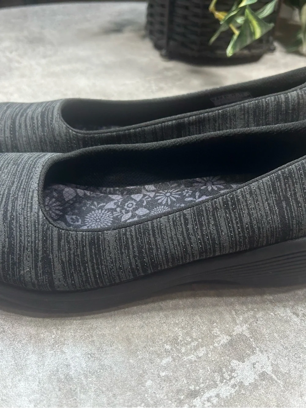 Skechers Air-Cooled Women’s Size 7 Ballet Flat Slip On Gray/Black
